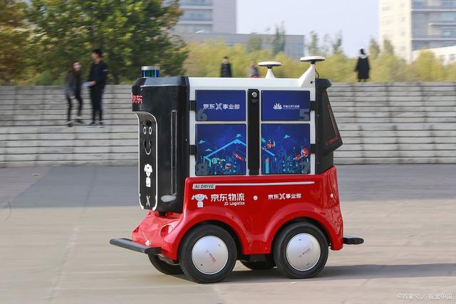 智能物流机器人：能搬能送还能盘点，太能干了​