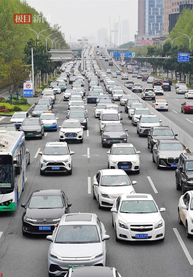 同城物流高峰期：早晚高峰如何避开拥堵？​